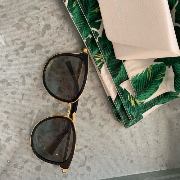 Michael Kors Adrianna shades - Picture 2 of 5